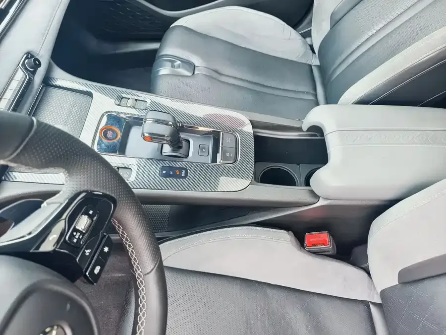 GAC Trumpchi Shadow Leopard Shadow Leopard 2023 400T Automatic R MAX 2023 — миниатюра 2
