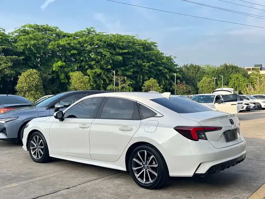 Honda Integra Stylish 2022 240TURBO CVT Deluxe Edition 2022 — миниатюра 3