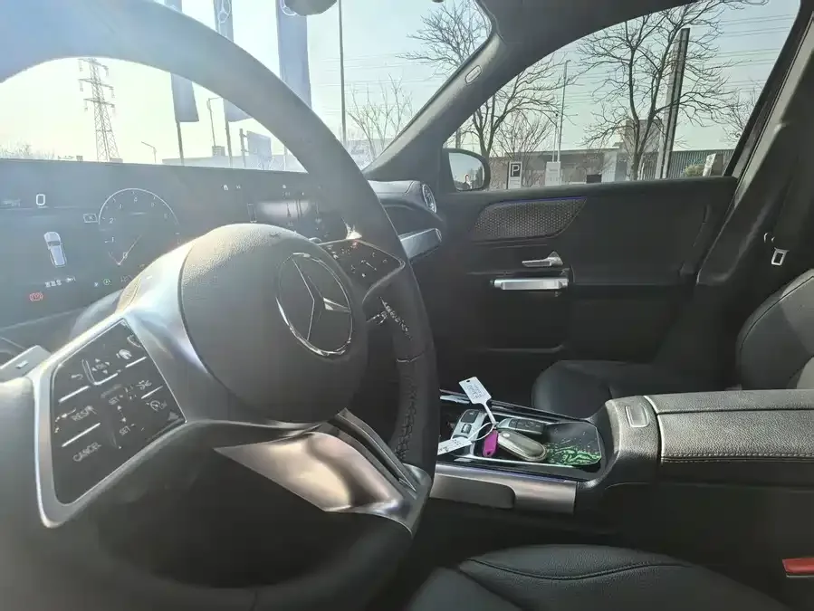 Mercedes-Benz GLB Mercedes-Benz GLB 2024 GLB 220 Dynamic 2025 — миниатюра 2