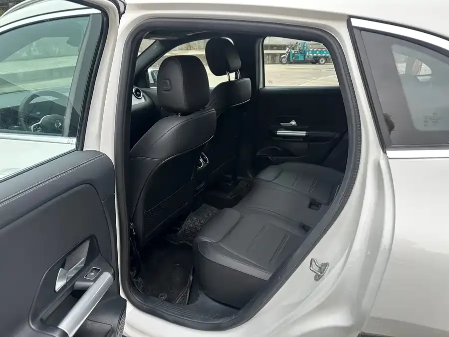 Mercedes-Benz GLA Mercedes-Benz GLA 2023 GLA 200 2023 — миниатюра 2