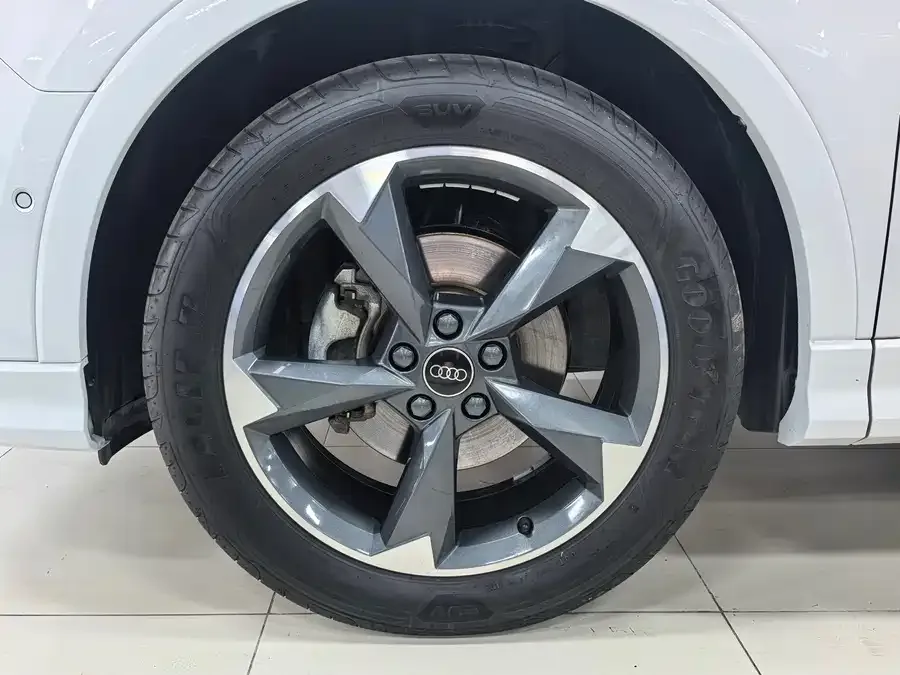 Audi Q3 2023 35 TFSI Fashion Dynamic Edition (1.4T) 2023 — миниатюра 2