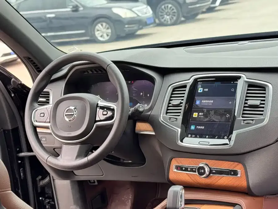 Volvo XC90 2024 B5 Smart Luxury Edition 5 Seaters 2024 — миниатюра 2
