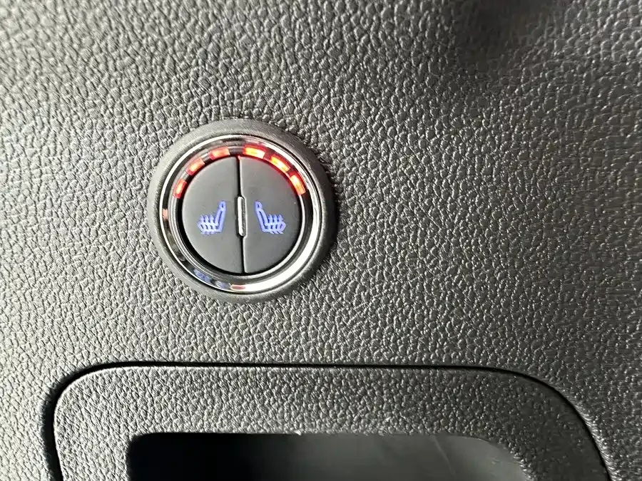 Haval M6 Haval M6 2021 PLUS 1.5T DCT Luxury Smart Connected Edition 2022 — миниатюра 4