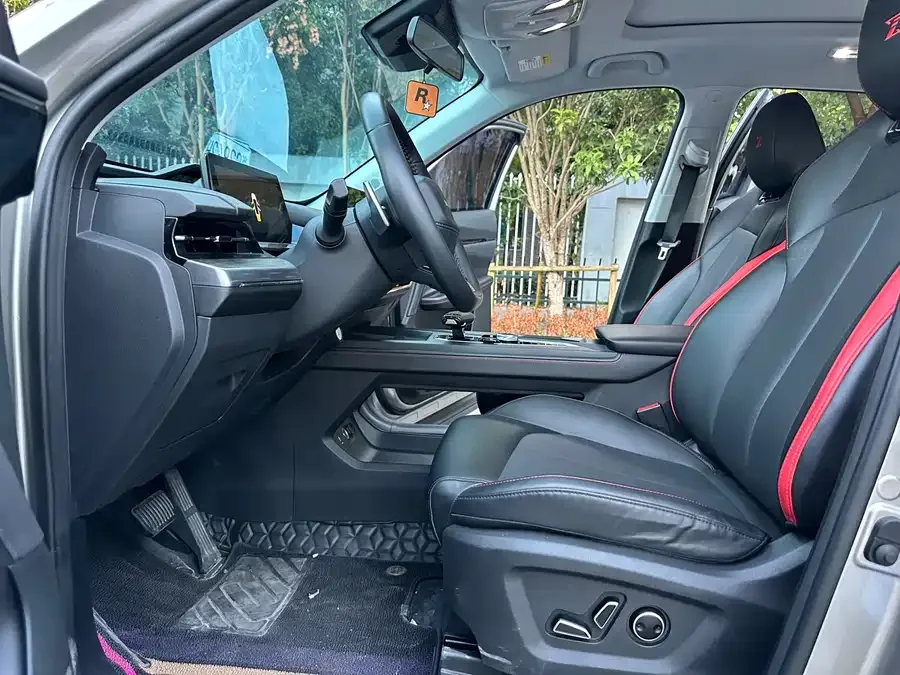 Oshan Z6 Changan Auchan Z6 2023 Blue Whale 1.5T DCT smart model 2023 — миниатюра 3