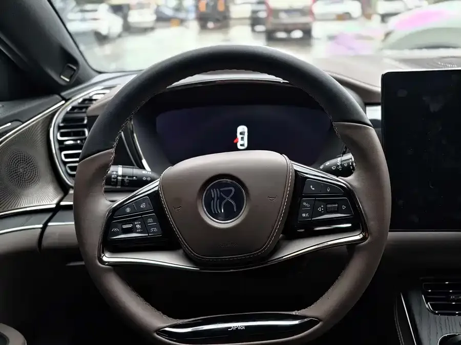 BYD Second-hand Han 2022 EV Genesis Edition 715KM Front-wheel Drive Flagship 2022 — миниатюра 4