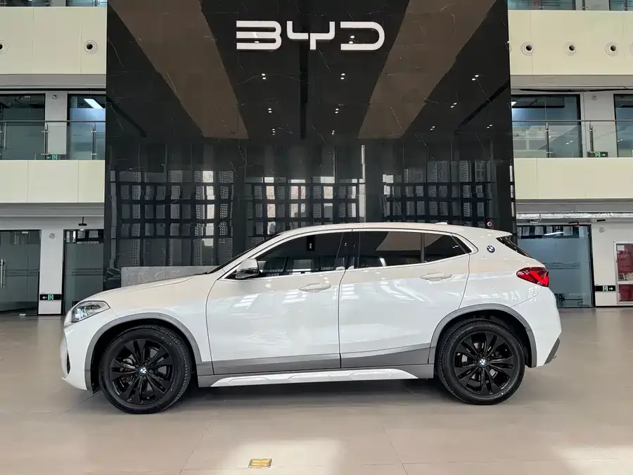 BMW X2 2021 facelift sDrive25i M off-road package 2022 — миниатюра 3