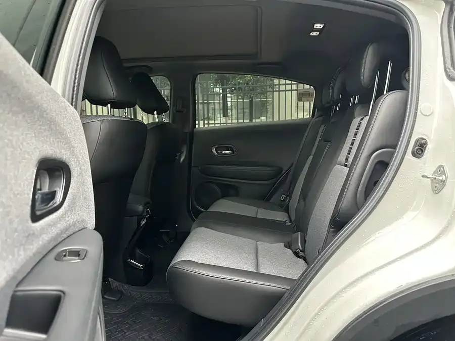 Honda WR-V 2021 1.5L CVT Comfort Edition 2022 — миниатюра 4