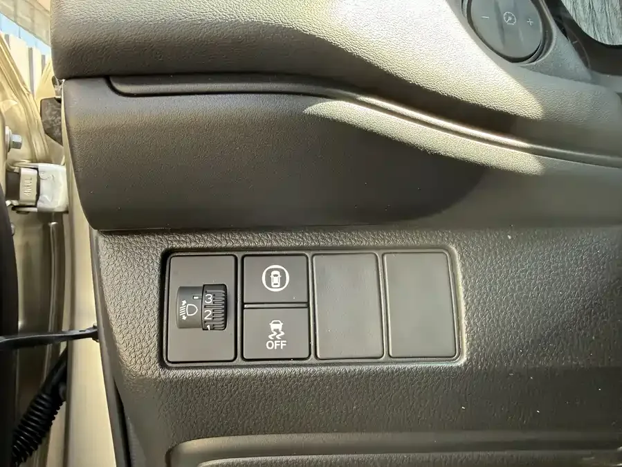 Honda WR-V 2023 1.5L CVT Hot Edition 2022 — миниатюра 2