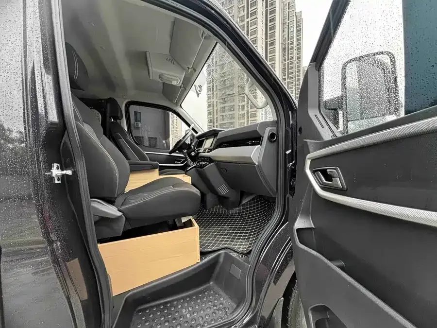 Dongfeng Yufeng Yufeng 2023 V9+ 2.0T manual front-wheel drive multi-functional short-axle low-roof 5/6 seats 2024 — миниатюра 2