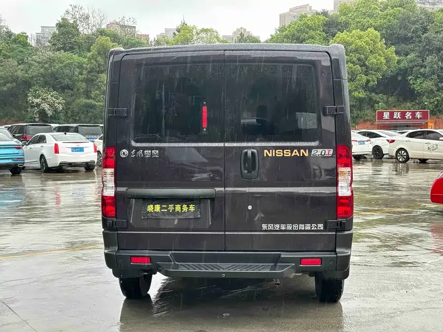 Dongfeng Yufeng Yufeng 2023 V9+ 2.0T manual front-wheel drive multi-functional short-axle low-roof 5/6 seats 2024 — миниатюра 4