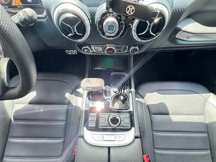 BAIC BJ40 Beijing Off-road BJ40 2023 2.0T Automatic 4WD Touring Tower Champion Edition 2024 — миниатюра 5