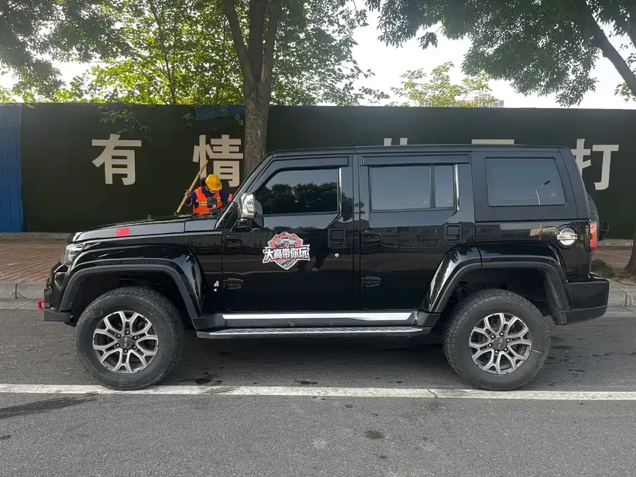 BAIC BJ40 Beijing Off-road BJ40 2023 2.0T Automatic 4WD City Hunter Edition Knight Edition 2024 — миниатюра 3