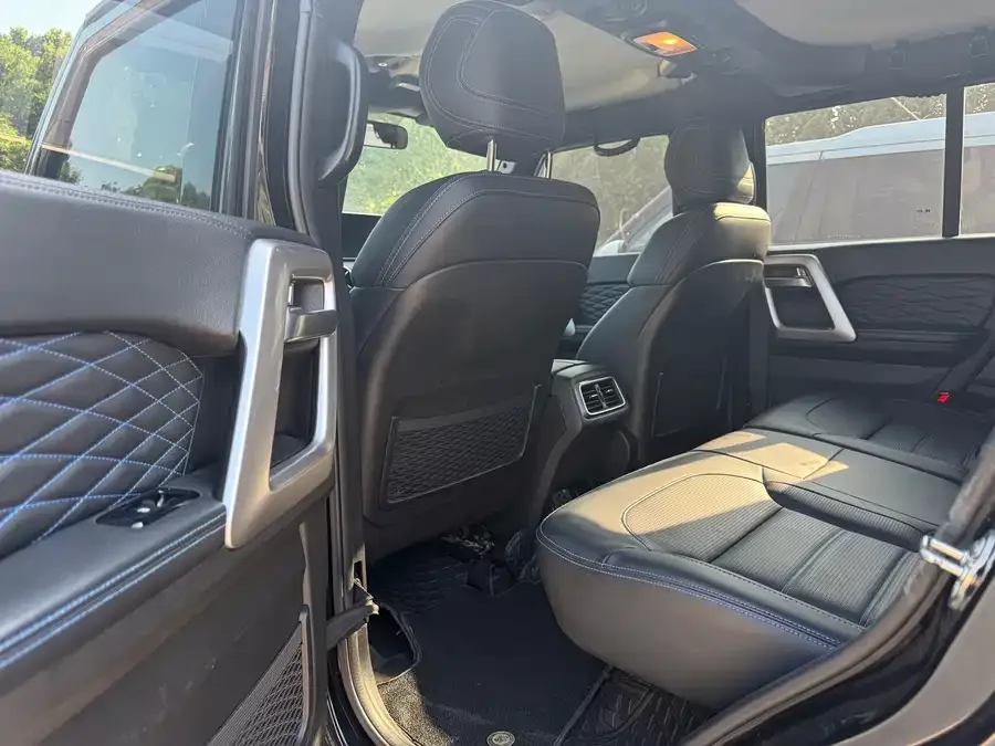 BAIC BJ40 Beijing Off-road BJ40 2023 2.0T Automatic 4WD City Hunter Edition Knight Edition 2024 — миниатюра 2