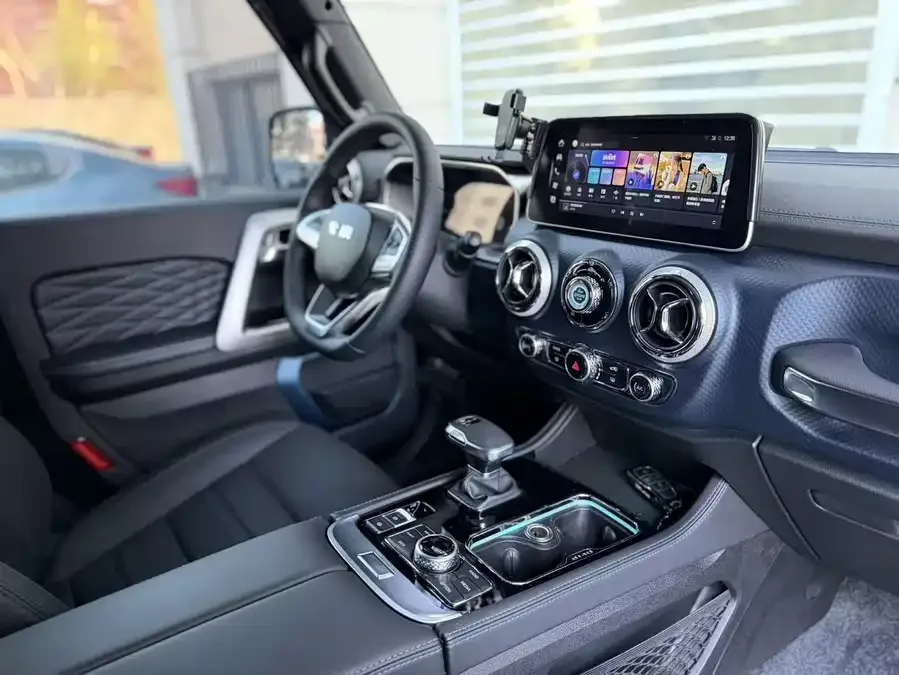 BAIC BJ40 Beijing Off-road BJ40 2024 2.0T City Hunter Glory Edition 2025 — миниатюра 4