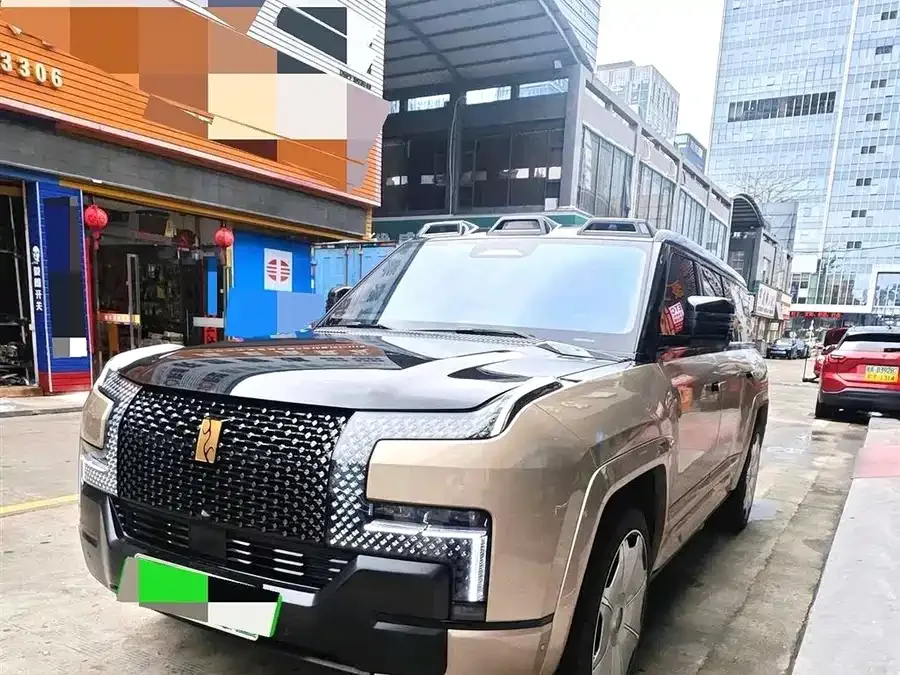 BYD U8 L Looking up at the 2026 U8 L Dingshi Edition 2025 — фото 1, купить с доставкой в Москву