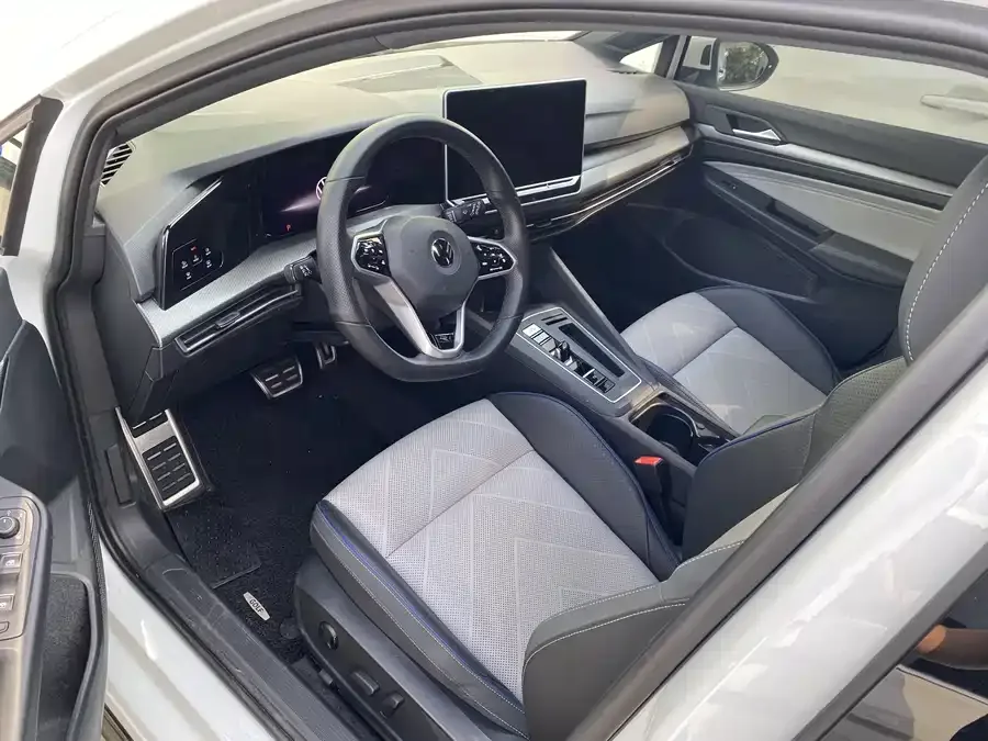 Volkswagen golf Golf 2025 300TSI Pro 2024 — миниатюра 2