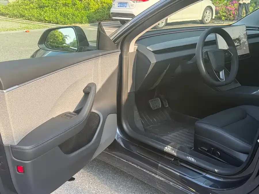 Tesla Model 3 Model 3 2023 rear-wheel drive version 2024 — миниатюра 2