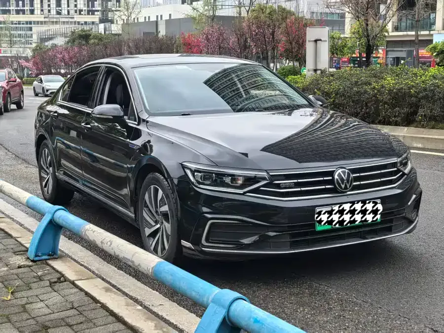 Volkswagen Magotan GTE plug-in hybrid Magotan GTE plug-in hybrid 2022 GTE luxury model 2023 — миниатюра 3