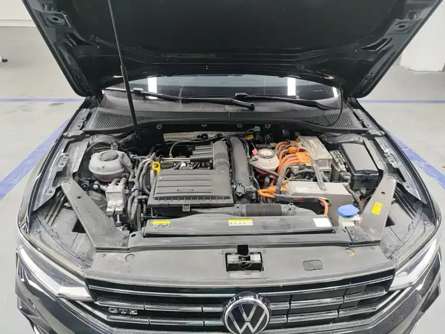 Volkswagen Magotan GTE plug-in hybrid Magotan GTE plug-in hybrid 2022 GTE luxury model 2024 — миниатюра 5