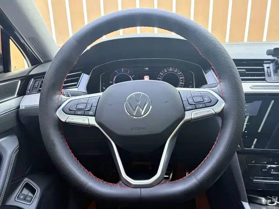 Volkswagen Magotan GTE plug-in hybrid Magotan GTE plug-in hybrid 2022 GTE luxury model 2023 — миниатюра 3