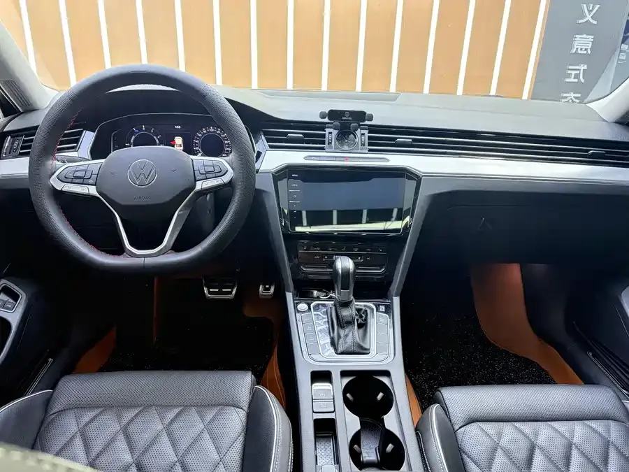 Volkswagen Magotan GTE plug-in hybrid Magotan GTE plug-in hybrid 2022 GTE luxury model 2023 — миниатюра 4