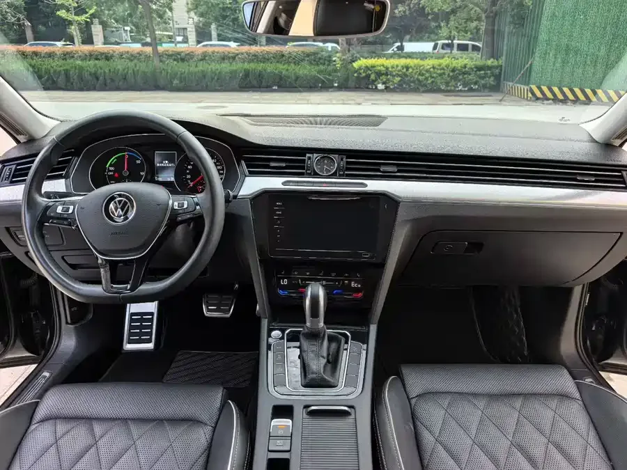 Volkswagen Magotan GTE plug-in hybrid Magotan GTE plug-in hybrid 2022 GTE Premium Edition 2022 — миниатюра 4