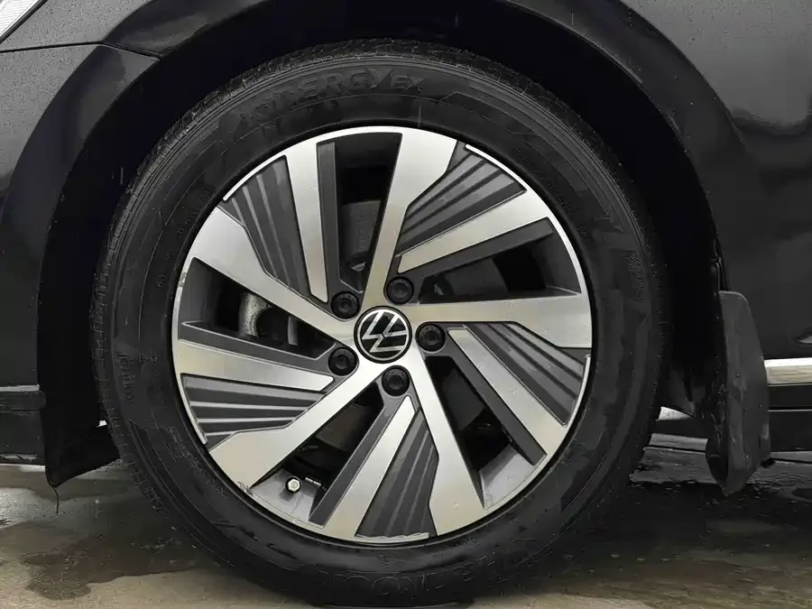 Volkswagen Magotan GTE plug-in hybrid Magotan GTE plug-in hybrid 2022 GTE luxury model 2022 — миниатюра 5