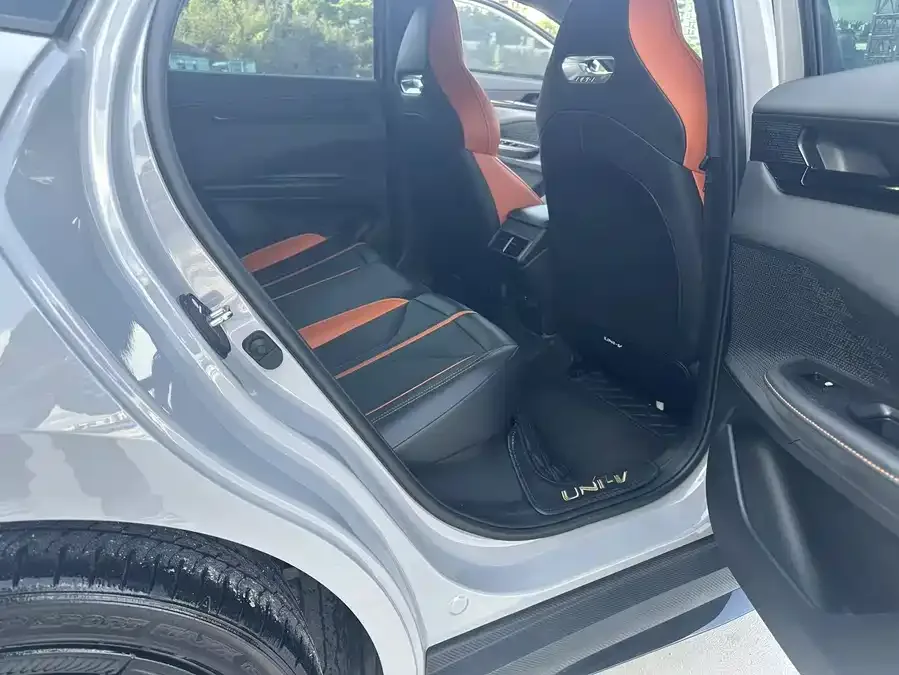 Changan UNI-V Changan UNI-V 2024 1.5T Premium Sports Edition 2024 — миниатюра 4
