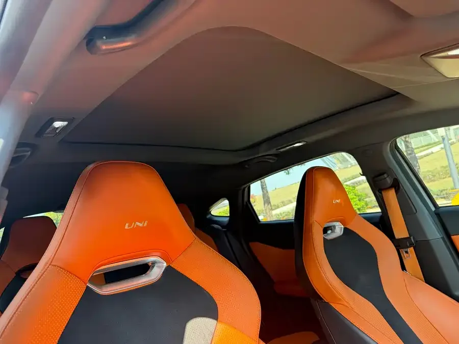 Changan UNI-V Changan UNI-V 2023 1.5T Sports Edition 2023 — миниатюра 3