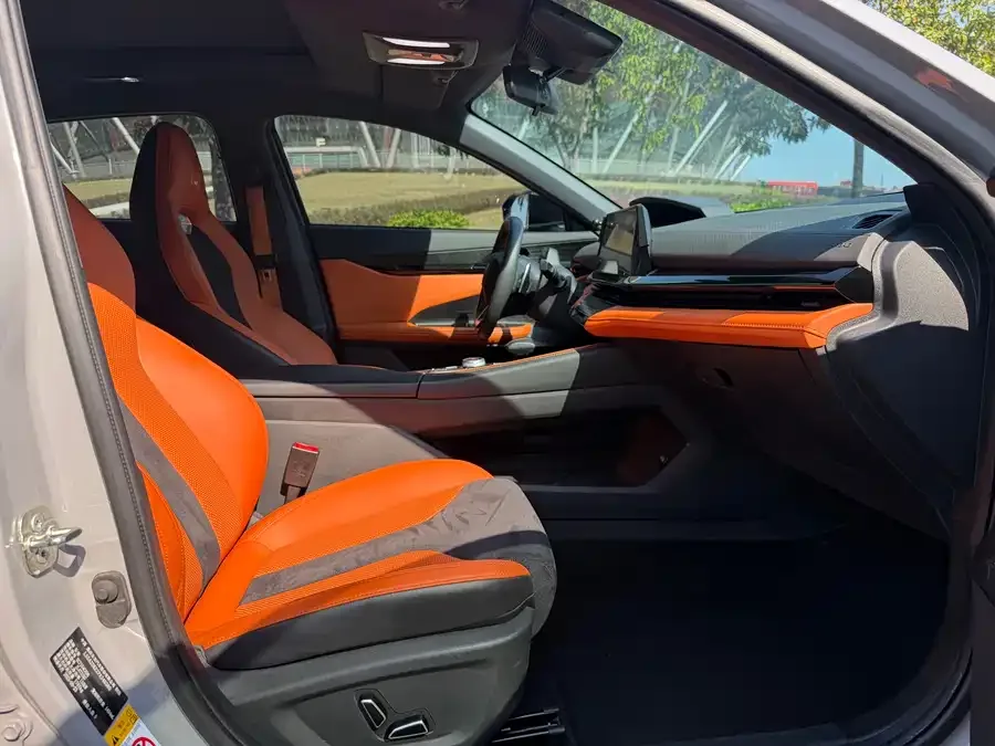 Changan UNI-V Changan UNI-V 2023 1.5T Sports Edition 2023 — миниатюра 4