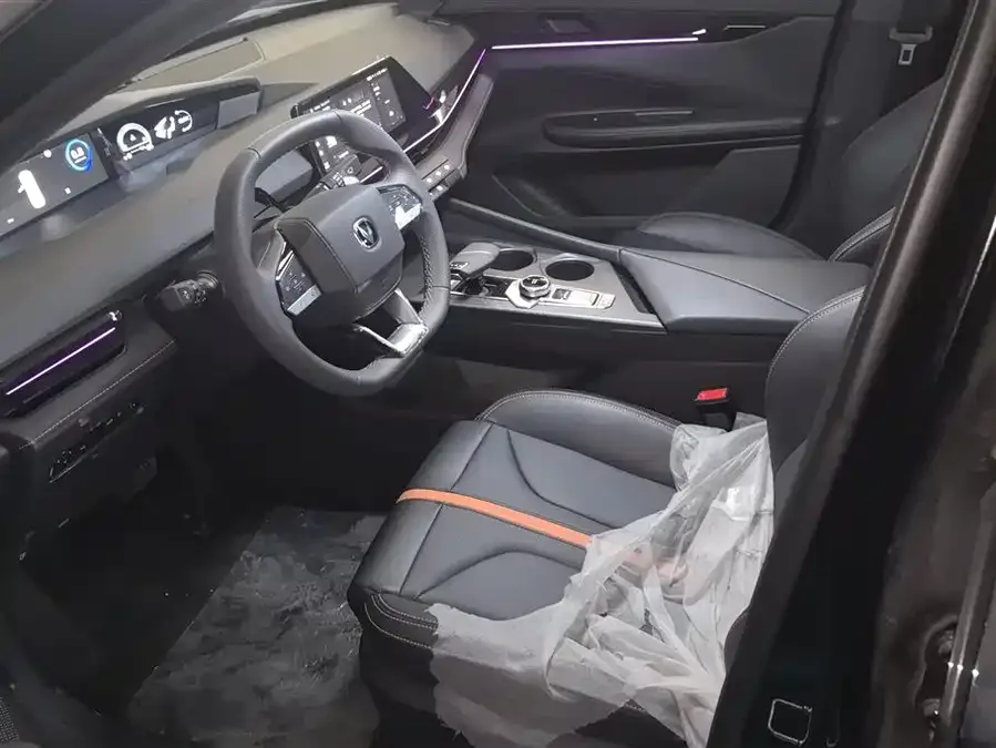 Changan UNI-V Changan UNI-V 2024 1.5T premium model 2026 — миниатюра 3
