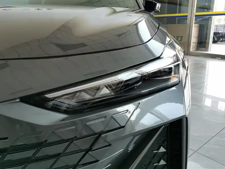 Changan UNI-V Changan UNI-V 2023 1.5T Premium Edition 2024 — миниатюра 2
