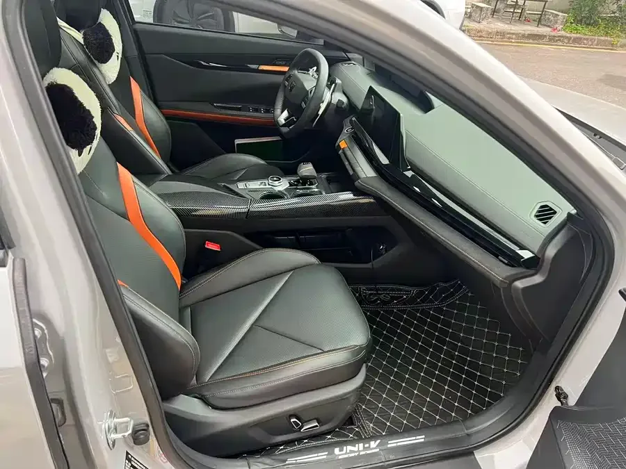 Changan UNI-V Changan UNI-V 2023 1.5T Sports Edition 2022 — миниатюра 2