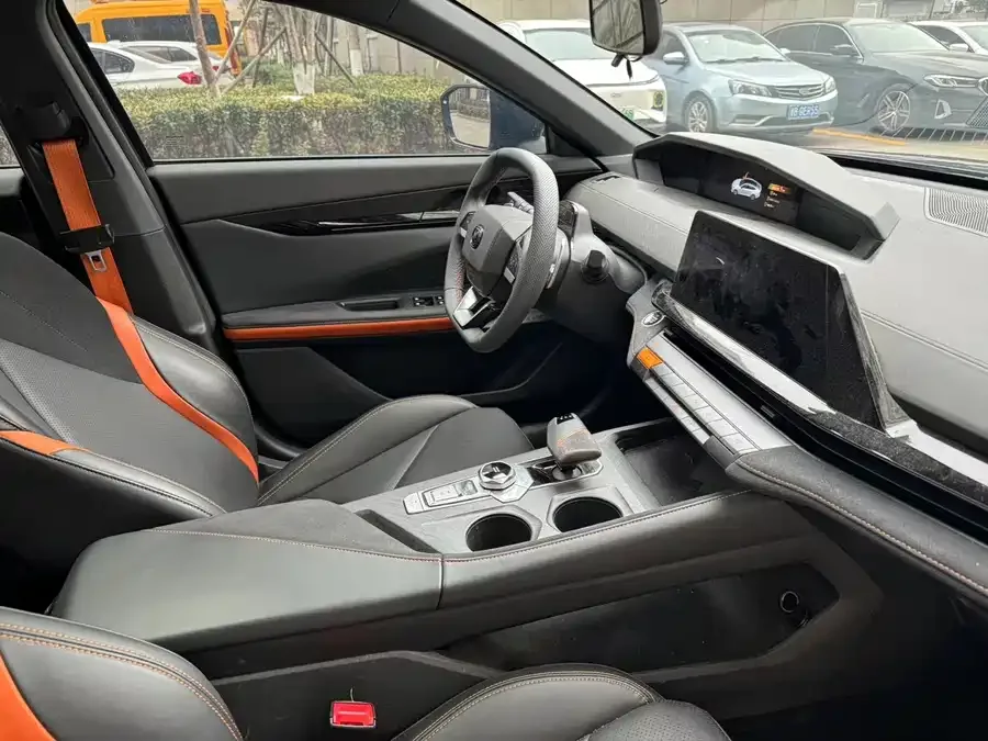 Changan UNI-V Changan UNI-V 2022 1.5T Sports Edition 2023 — миниатюра 3