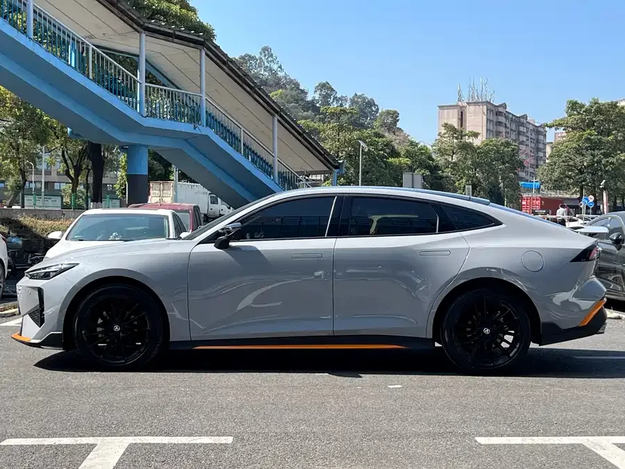 Changan UNI-V Changan UNI-V 2024 1.5T Premium Sports Edition 2025 — миниатюра 2