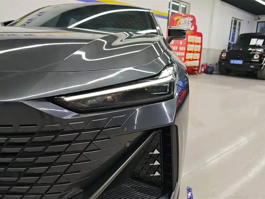 Changan UNI-V Changan UNI-V 2023 1.5T Premium Edition 2023 — миниатюра 2