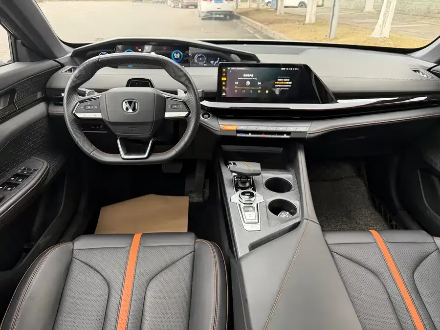 Changan UNI-V Changan UNI-V 2024 1.5T Premium Sports Edition 2024 — миниатюра 3