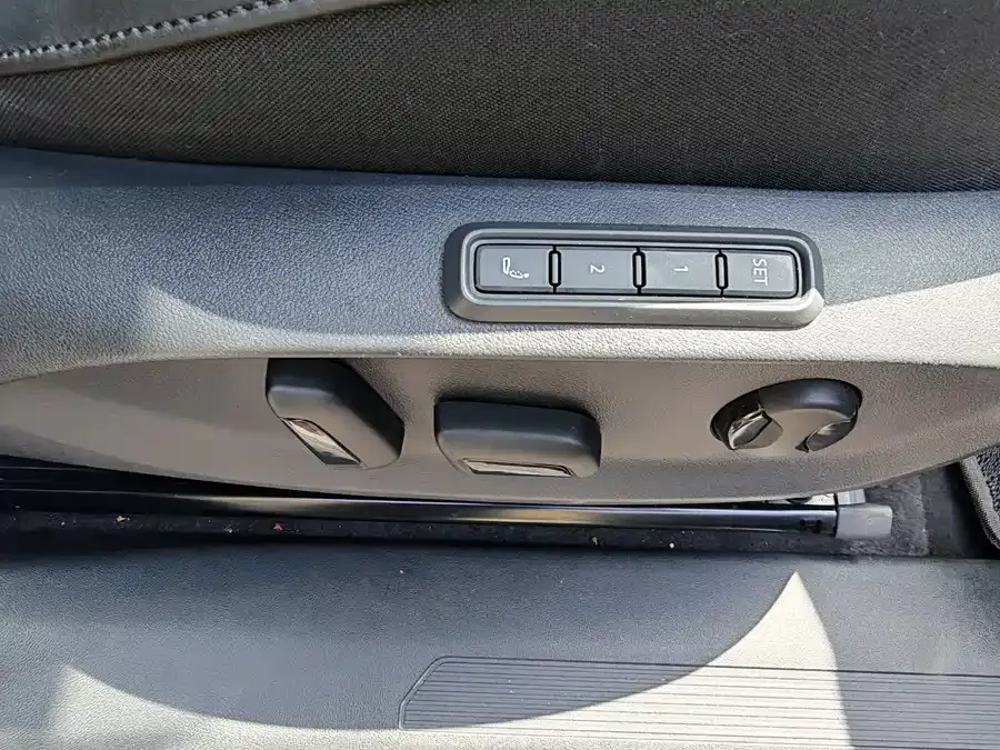 Volkswagen ID. UNYX 06 2025 Pro 2025 — миниатюра 4