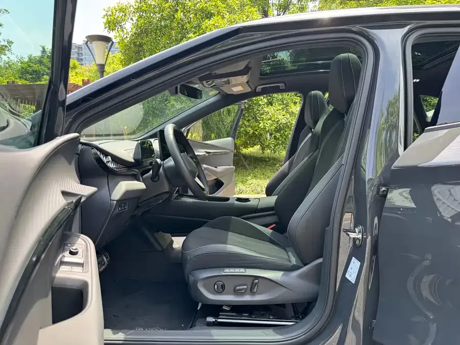 Volkswagen ID. UNYX 06 2025 Pure 2025 — миниатюра 2