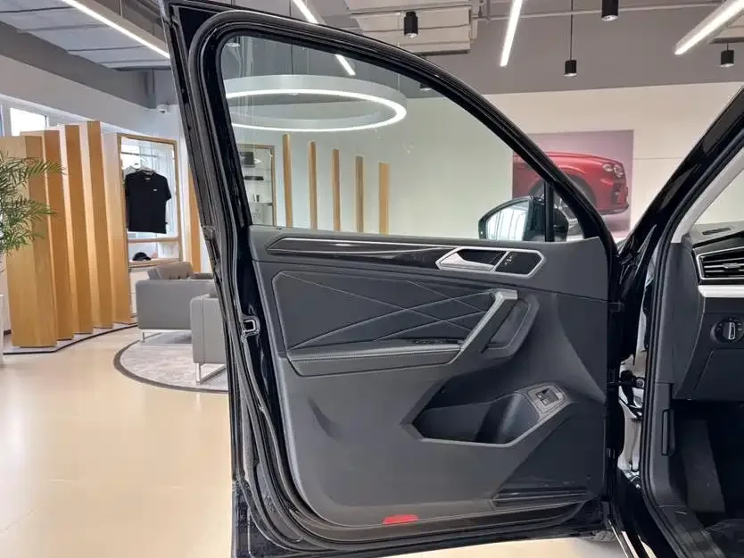 Volkswagen Tiguan L New Energy Tiguan L New Energy 2023 430PHEV Plug-in Hybrid Premium Edition 2025 — миниатюра 4