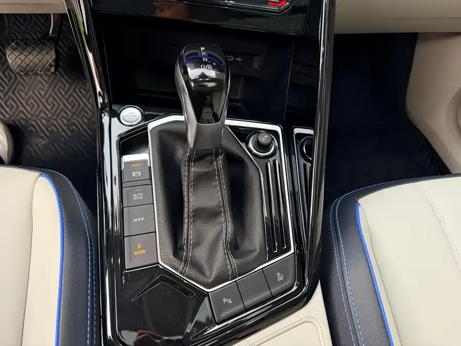Volkswagen Tayron GTE plug-in hybrid Tanyue GTE plug-in hybrid 2023 280TSI Luxury Plus Advanced Edition 2023 — миниатюра 5