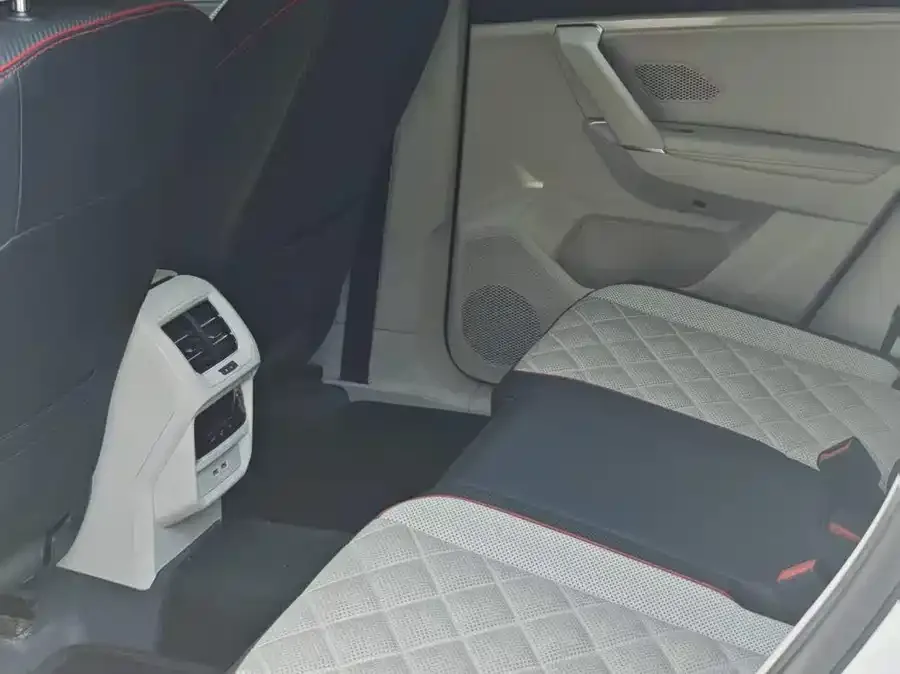Volkswagen Tayron X Tanyue X 2023 330TSI 2WD Flagship Smart Edition 2023 — миниатюра 4