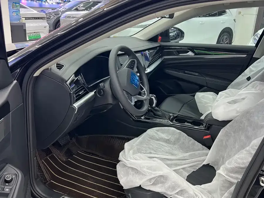Volkswagen Passat New Energy Passat New Energy 2025 430PHEV Hybrid Business Edition 2026 — миниатюра 2
