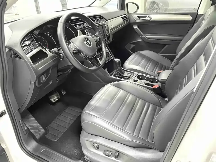 Volkswagen Touran 2021 Touran Touran L 280TSI DSG 7-seater 2022 — миниатюра 2