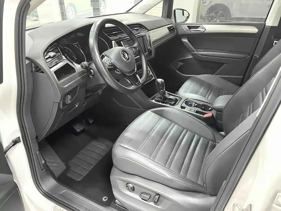Volkswagen Touran 2021 Touran Touran L 280TSI DSG 7-seater 2022 — миниатюра 4