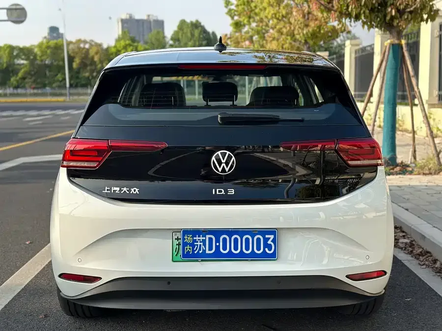 Volkswagen ID.3 Volkswagen ID.3 2024 Outstanding Edition 2024 — миниатюра 2