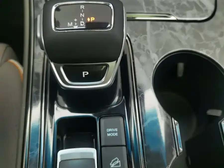 Dongfeng popular yachts Fengxing Yacht 2022 1.5T DCT Wind Chaser Edition 2024 — миниатюра 4