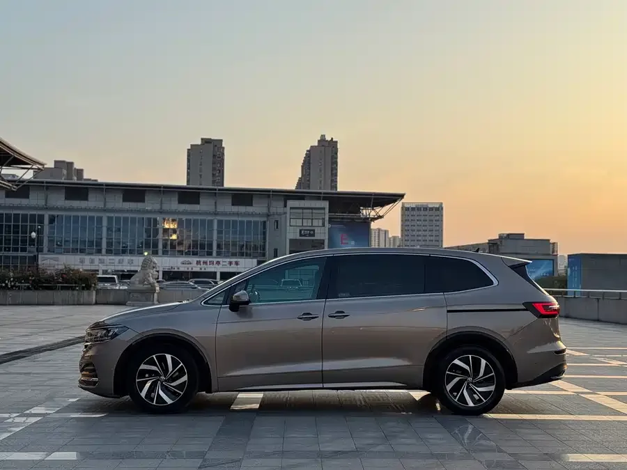 Volkswagen Viloran Weiran 2022 330TSI Deluxe Edition 2022 — миниатюра 3
