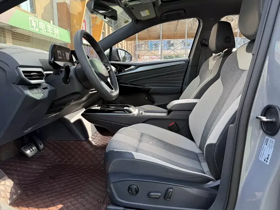 Volkswagen ID.4 CROZZ ID.4 CROZZ 2024 Pure Enjoyment Limited Edition 2023 — миниатюра 2