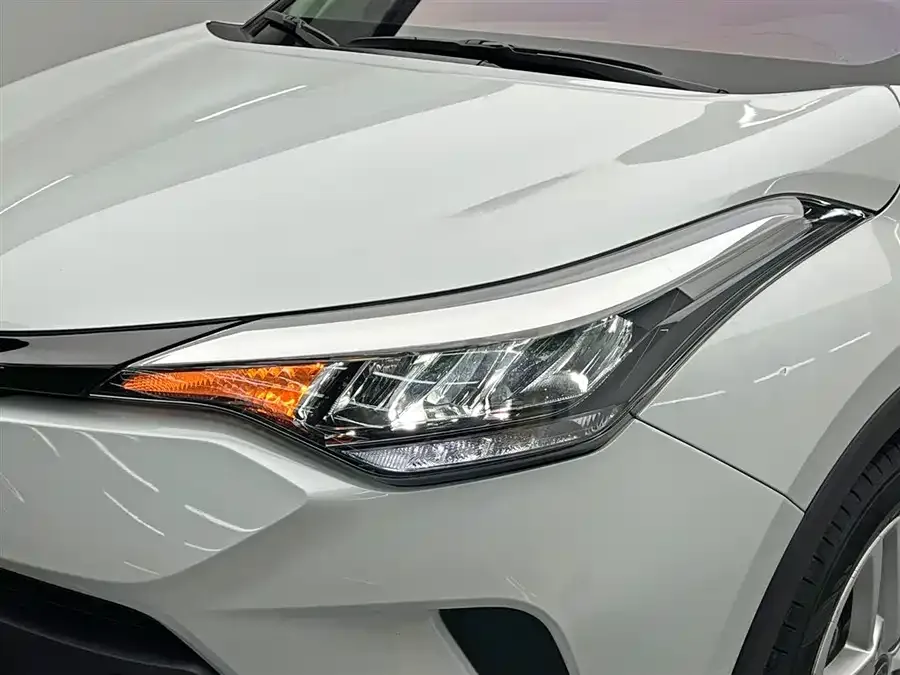 Toyota CHR 2023 2.0L Leading Edition 2023 — миниатюра 3
